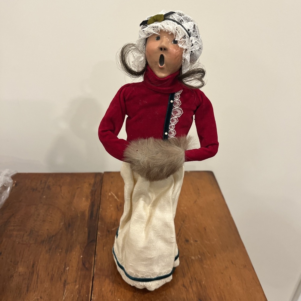 1991 BYERS CHOICE CHRISTMAS CAROLER Woman Long Brown Hair  Red Sweater Lace Cap